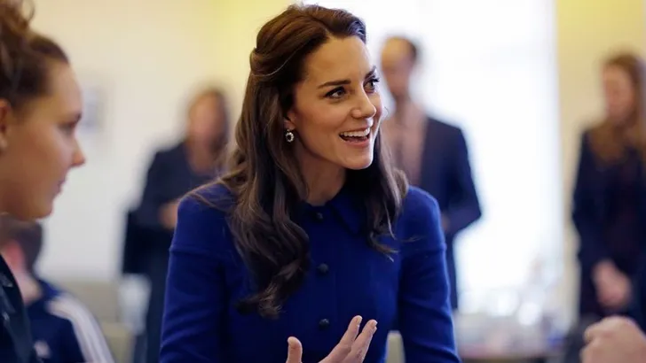 Hertogin Kate draagt jas van Nederlandse designer 