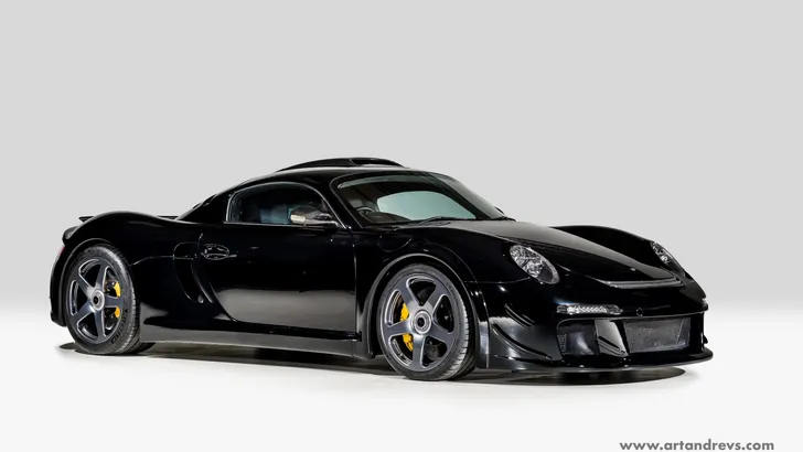 Haal een Porsche 911 met de motor op de juiste plek