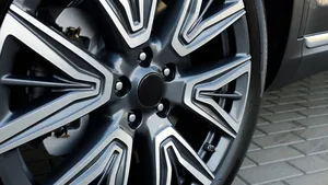 Steeds meer autoliefhebbers bestellen gesmede velgen direct uit China voor een fractie van de prijs