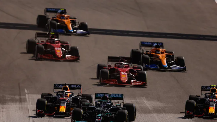 Lewis Hamilton: 'Ik wil de titel op de juiste manier winnen'