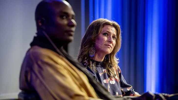 Lover Noorse prinses klapt pikant uit de school 
