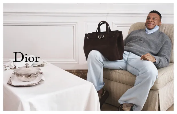 Real Madrid-voetballer Kylian Mbappé in de Spring/Summer 2026 campagne van Dior 