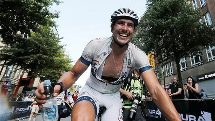 Video: Duwen en trekken in Zwitserse sprint