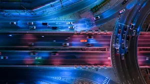 China transformeert 3.500 kilometer snelweg in slim netwerk met 5G en sensoren voor autonoom verkeer