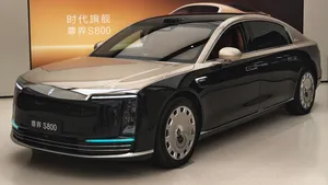 Chinese ‘Maybach-killer’ onthuld: Maextro S800 heeft 40 inch scherm en 43 speakers