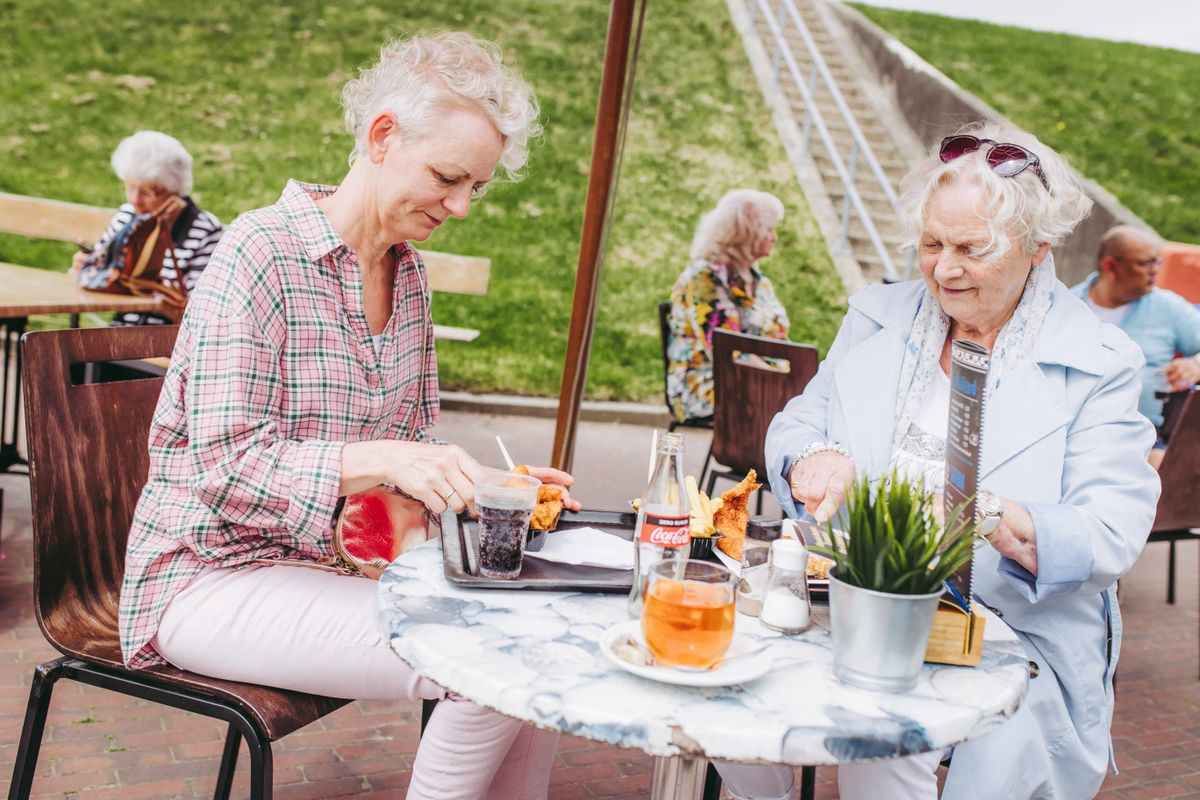 Lekker een visje eten aan het water: 6 sfeervolle adressen in Groningen en Friesland