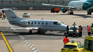Fiat Panda botst op privéjet op luchthaven, maar het schadeformulier maakt het verhaal nog vreemder