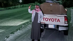 Waarom deze man vanuit de snikhete woestijn duizenden kilometers in een Toyota Hilux naar de vrieskou reed