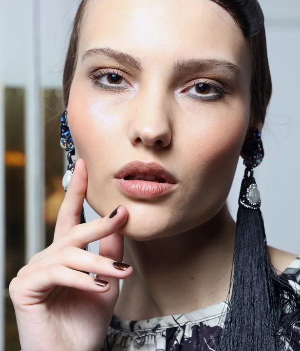 Waarom Coffee Nails dé nageltrend van deze herfst worden