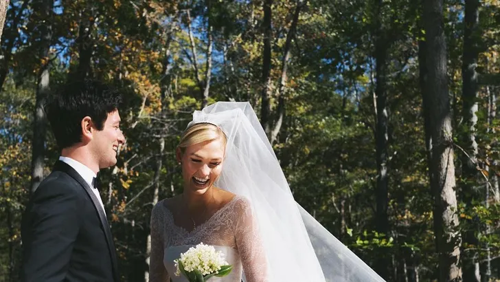 Karlie Kloss' Dior bruidsjurk: the making off...