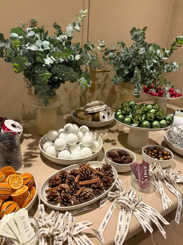 Alles wat je nodig hebt om een kerstkrans te maken 