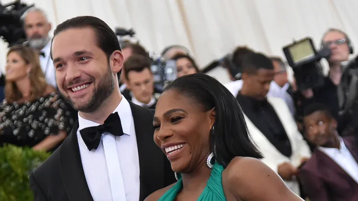 Serena Williams maakt opvallende schoenkeuze tijdens magische bruiloft
