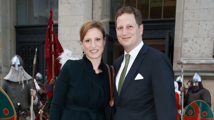 Prins van Pruisen veilt tafelzilver, veroorzaakt rel 