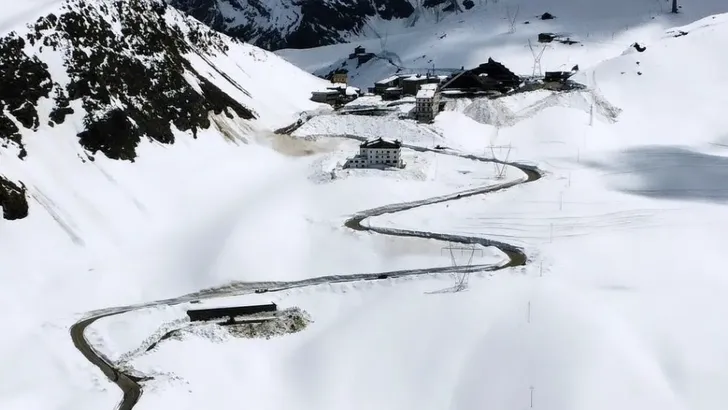 besneeuwde stelvio