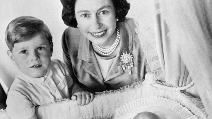 Queen Elizabeth met prins Andrew en prins Edward