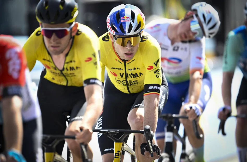 wout van aert en tiesj benoot samen op de fiets