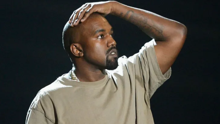 Kanye West geeft preview nieuwe slipper en Twitter gaat los