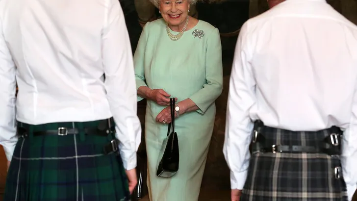 Queen Elizabeth moet verplicht samenwonen