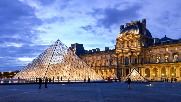 Off-White lanceert exclusieve collectie met het Louvre