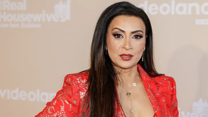 Foto van Annu Bachu bij de viewing party van The Real Housewives van het Zuiden