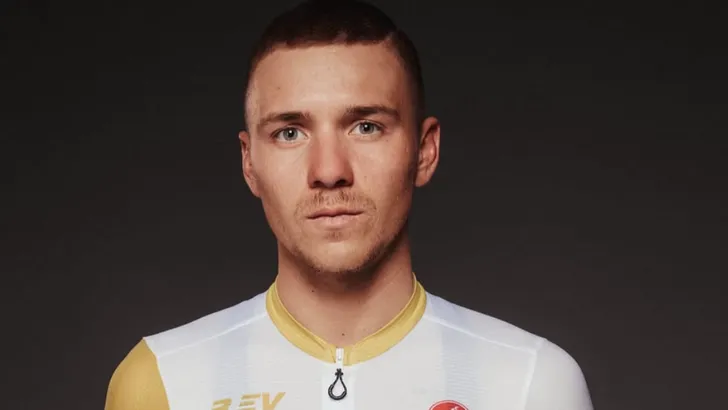 remco evenepoel in het eifeltoren-shirt
