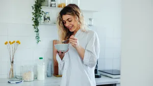 Sla jij je ontbijt weleens over? Waarom dat voor vrouwen (door je hormonen) geen goed idee is