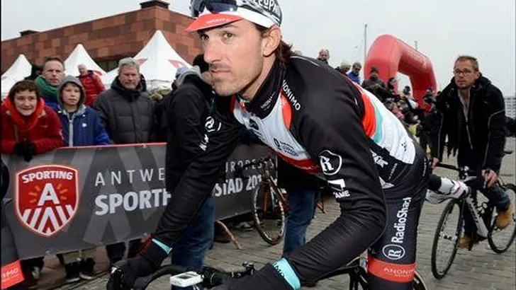 VIDEO: Cancellara valt bij verkenning Roubaix