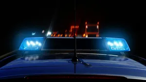 Moeder laat baby van 1 jaar sturen op de Autobahn terwijl ze zelf op haar telefoon zit