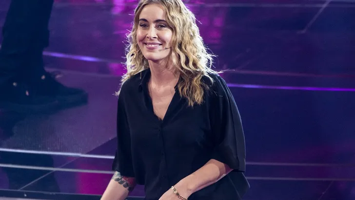 Anouk verzoent zich met haar verloofde 