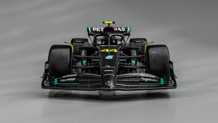 Dit is waarom de Mercedes F1-wagen weer zwart is