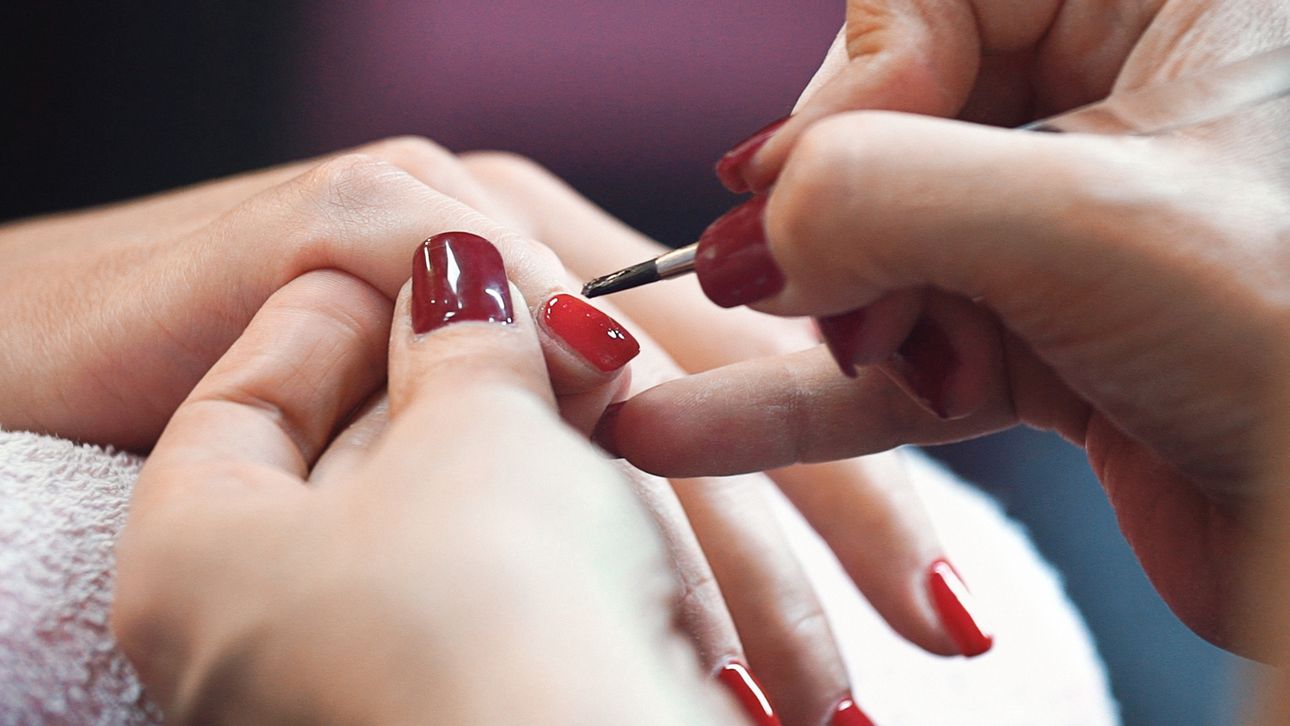 Welke Nagellakkleuren Je Nooit Moet Kiezen Voor Een Sollicitatie