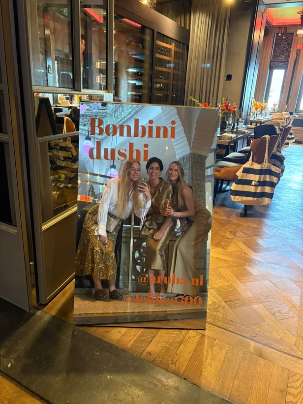 Emma, Annelies en Robin op het event. 
