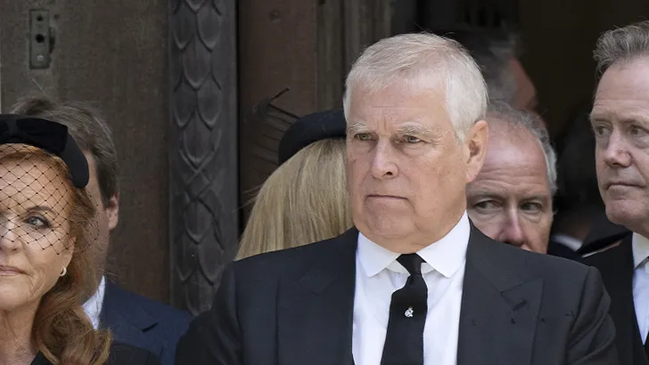 De Britse voormalige prins Andrew, tegenwoordig bekend als Andrew Mountbatten-Windsor, is vandaag gearresteerd.