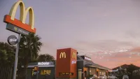 Vrouw opent vuur in McDonald’s vanwege koude frietjes