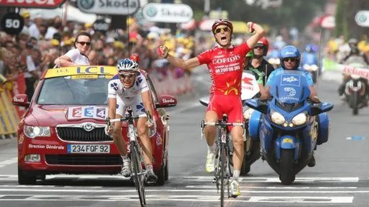 Chavanel snijdt met oester vinger tot bot open