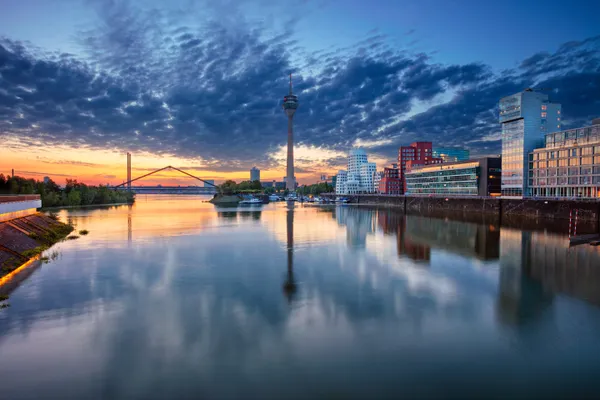 Internationaal en elegant: Düsseldorf is waar mode, kunst en Rijnse gezelligheid samenkomen.