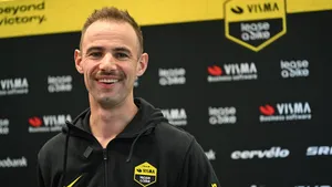 Is Team Visma | Lease a Bike te streng qua werkwijze? Die vraag kwam op nadat Simon Yates onlangs uit het niets stopte. Victor Campenaerts is duidelijk in zijn antwoord.