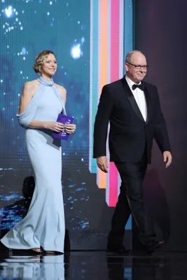 Prins Albert en prinses Charlene hadden de eer om enkele prijzen uit te delen.