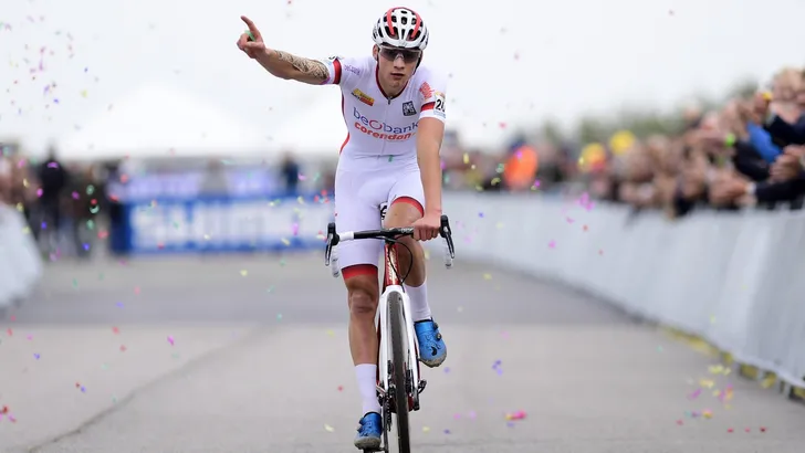 Mathieu van der Poel wint ook wereldbekercross Koksijde, Van der Haar tweede