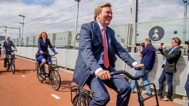 Zien: de koning op de fiets