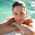 Beautiful caucasian woman leaning on poolside