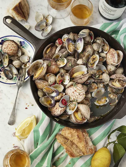 Schelpen uit de pan met Napolitaanse kruiden  