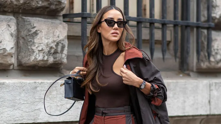 Vrouw met stijlvolle look.