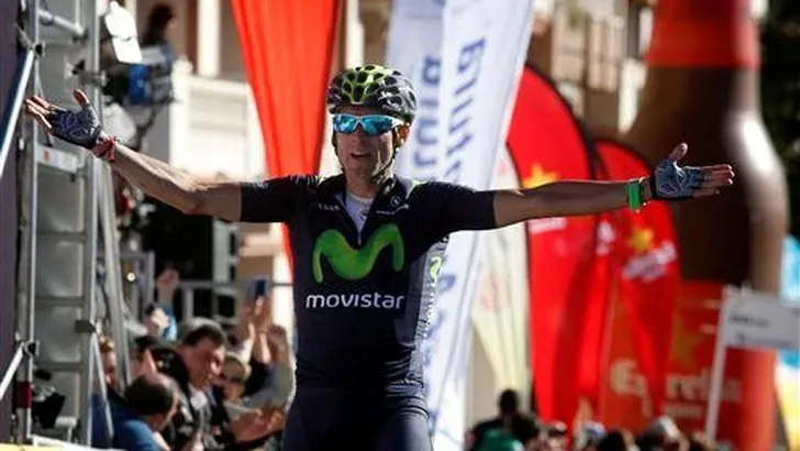 Valverde winnaar waaieretappe in Catalonië
