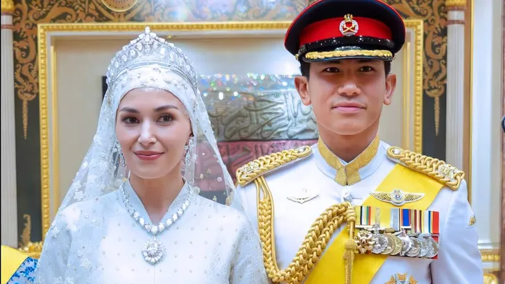 Royal Wedding Of Prince Mateen &amp; Anisha Adam - Bersanding Ceremony