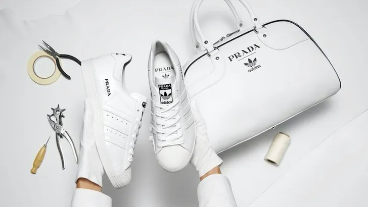 De chique sneakers van Prada en Adidas zijn er!