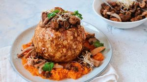 Recept: gepofte knolselderij met Pulled Oats en pompoenpuree
