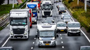 Vakantiegangers met de auto richting het zuiden