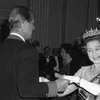 Huppekee! Queen, Diana en Anne doen samen een dansje