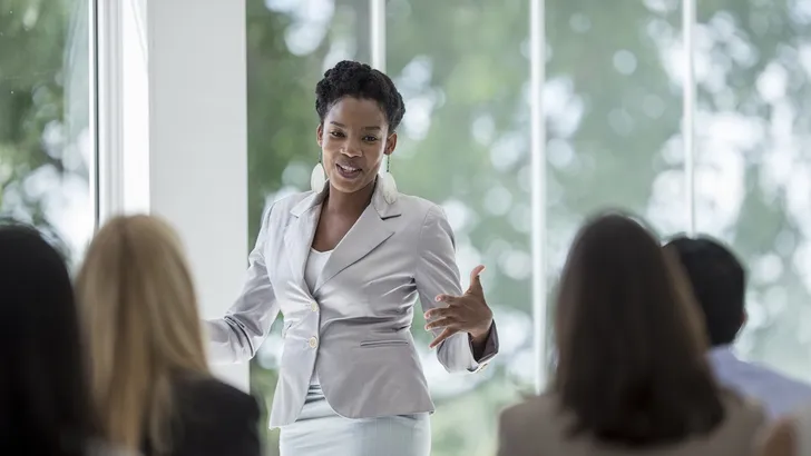 Vlammend presenteren én je bescheidenheid overwinnen